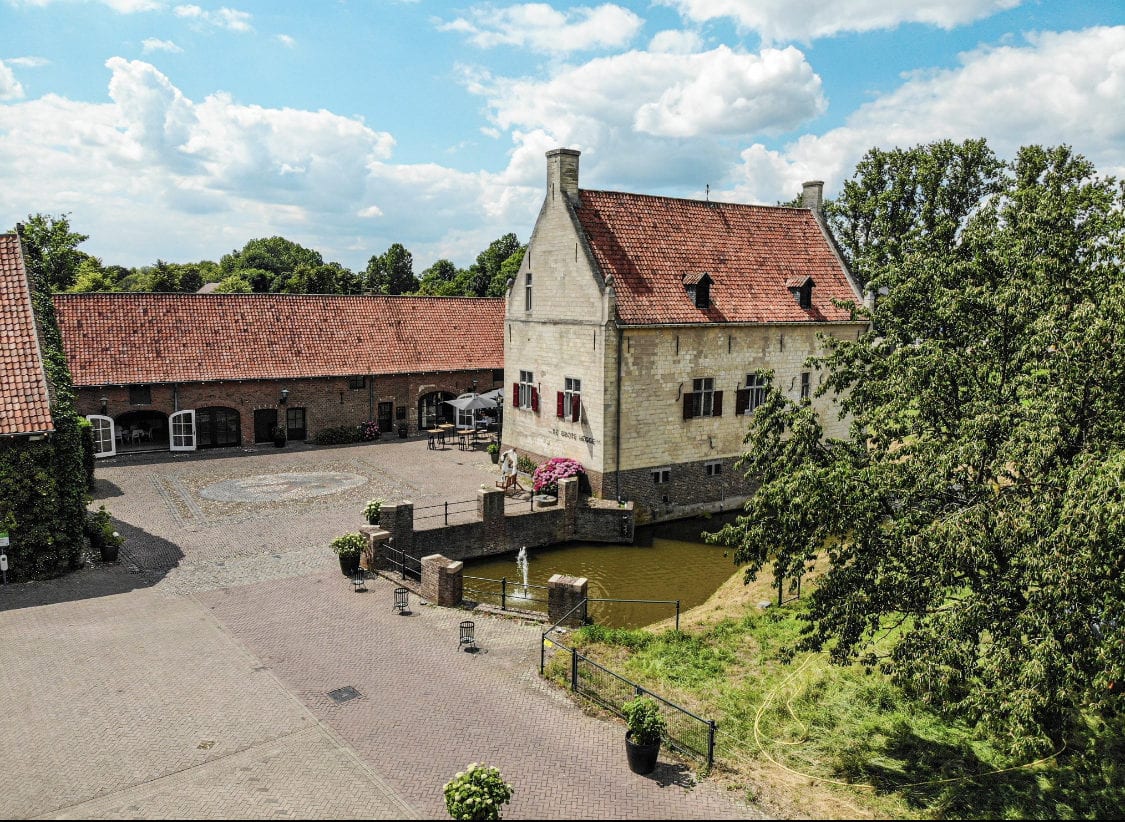 Kasteelhoeve de Grote Hegge in Thorn
