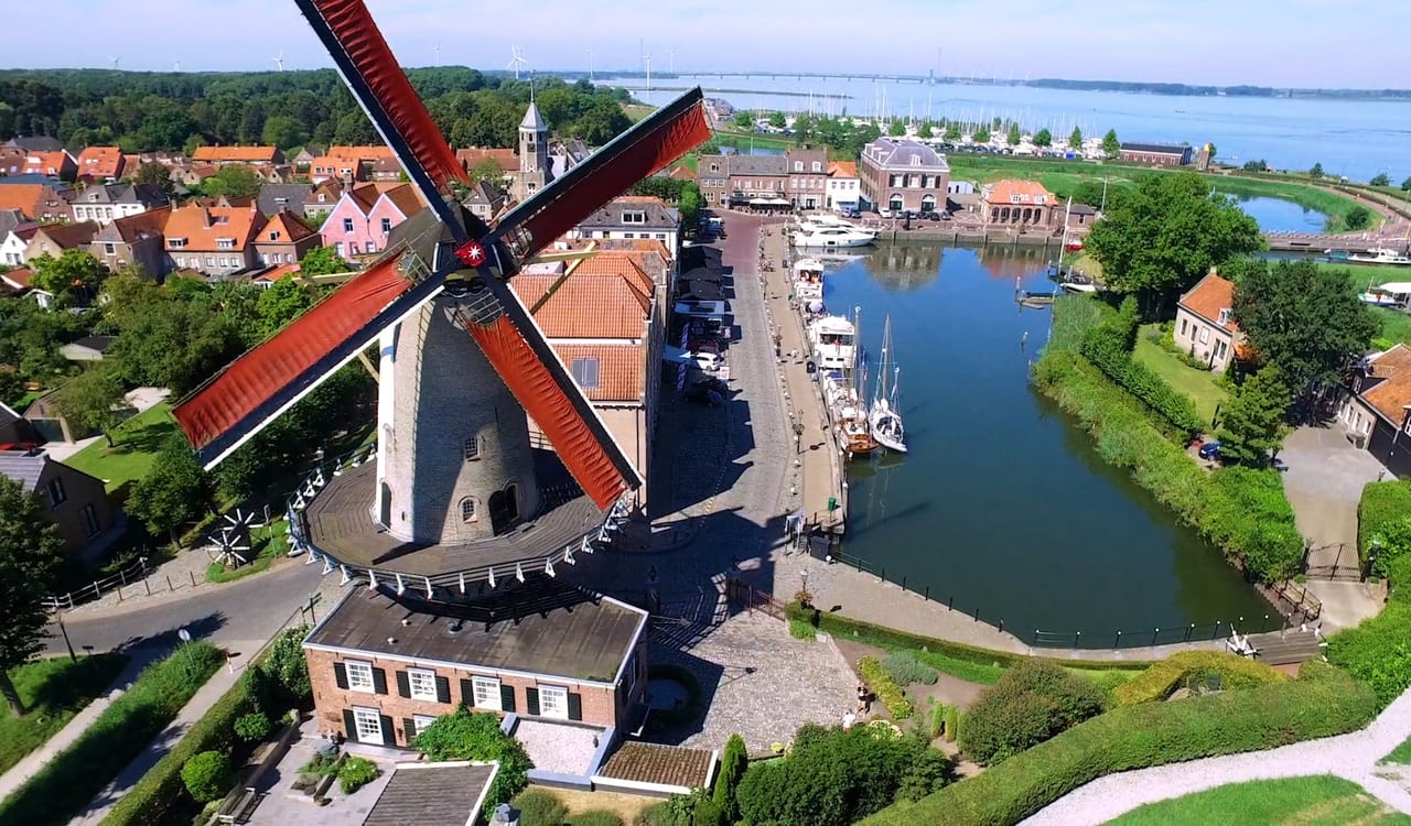 d'Orange Molen in Willemstad